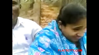 Desi girlfriend boobs press at park