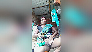 Today Exclusive- Desi Bhabhi Showing Her Ass And Pussy On Video Call 2
