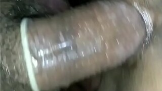 18 साल की लड़की की छोटी सी चूत को मोटे लंड से चोदा। साफ हिंदी आवाज में